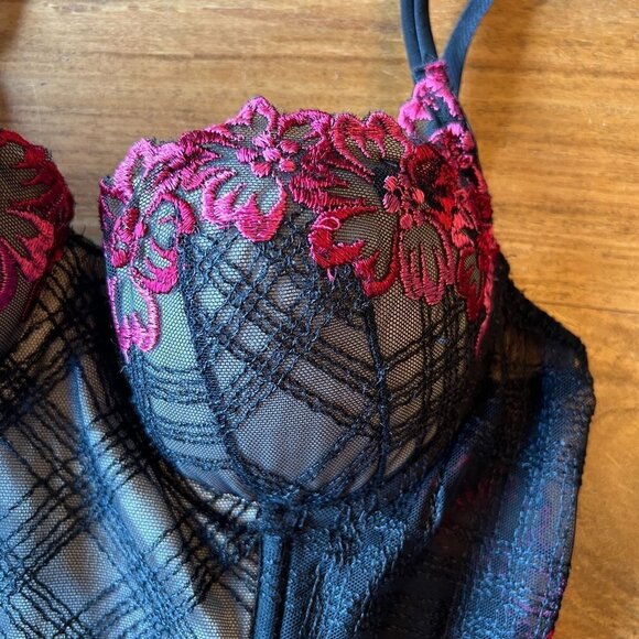 Victoria's Secret Floral Appliqué 6 Bones Padded 4 Strap Merry Widow 34B - Picture 2 of 6